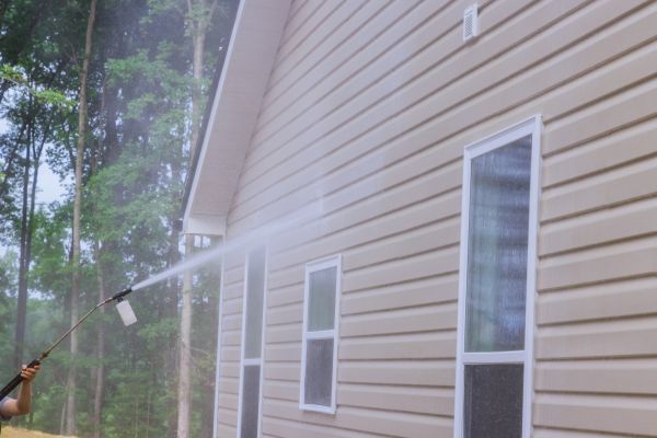 House Washing in Leland