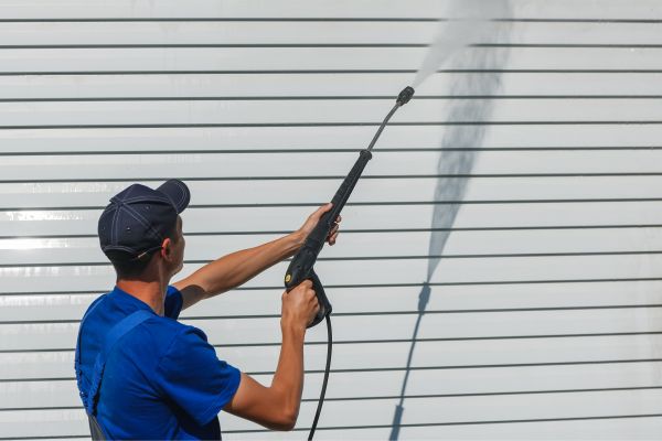 Siding Washing in Leland