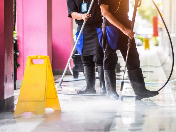 Store Powerwashing in Leland